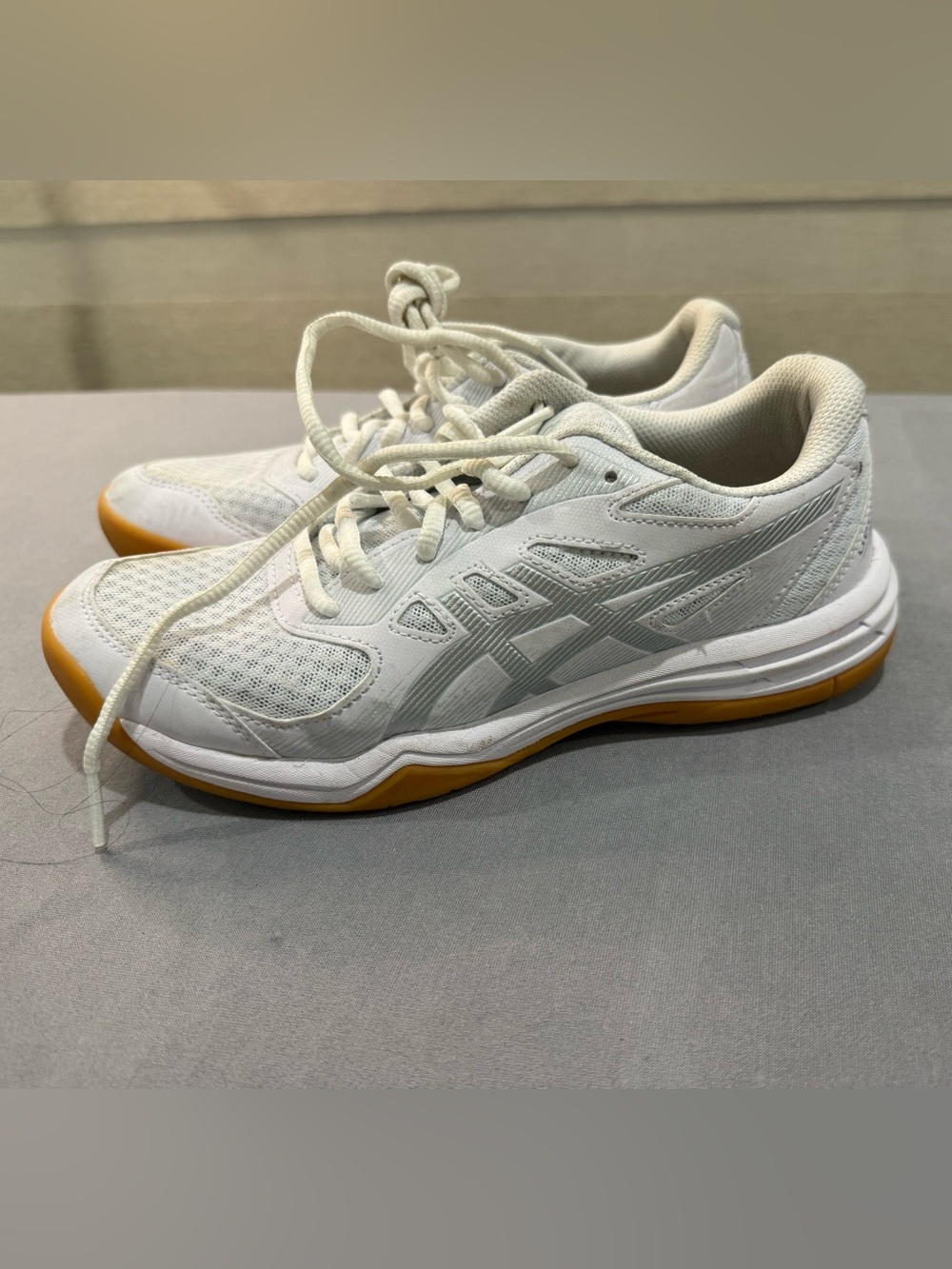 ASICS Upcourt 5 Women's volleyball Shoes US 7 Medium White Gray Gum